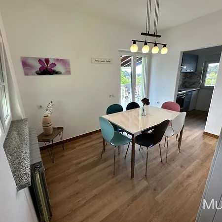 Vala Apartment *